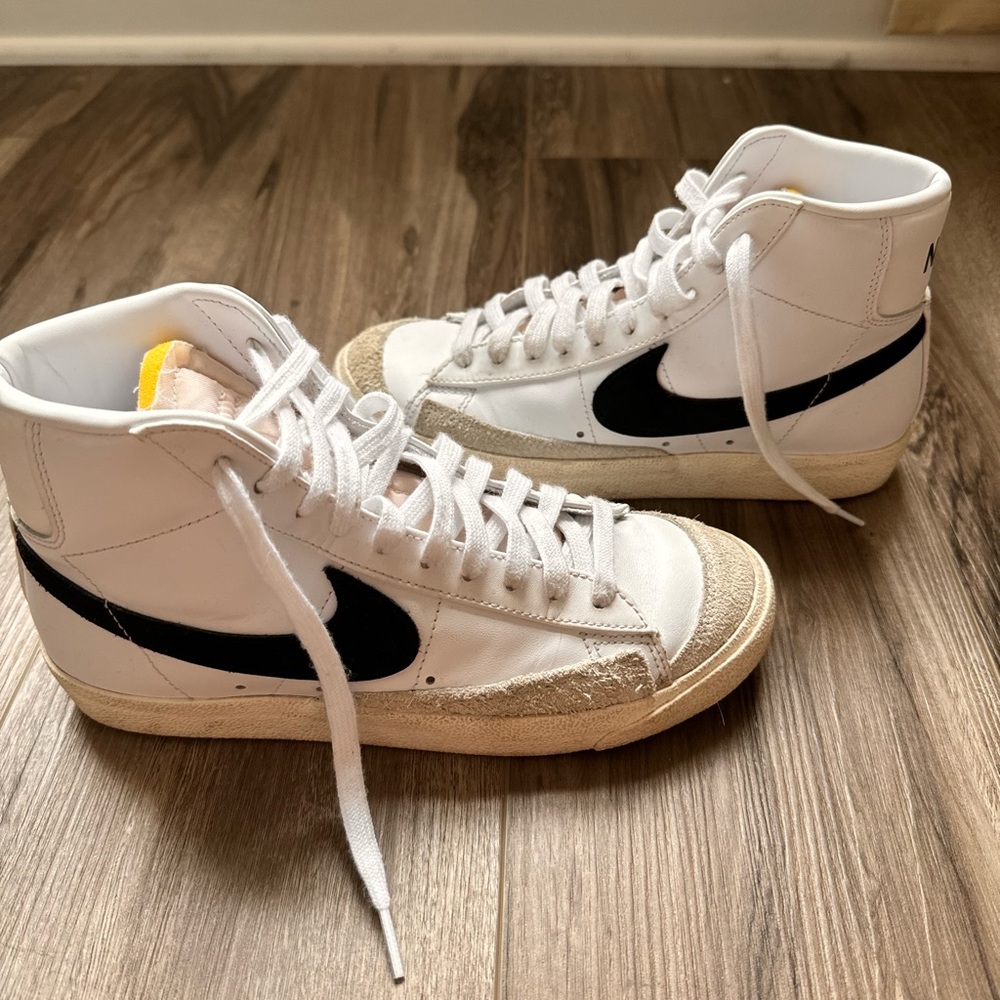 Nike Blazers Mid 77 - Size 7.5 - Women’s